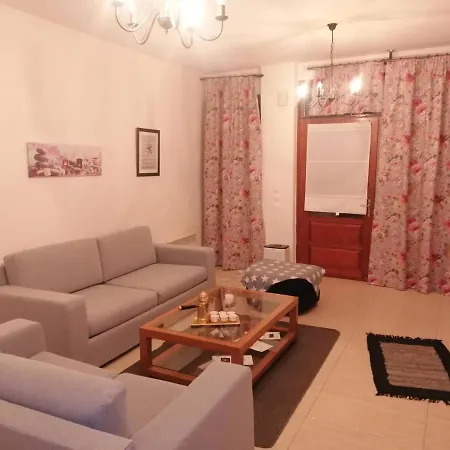Apartment διαμερισμα με κηπο στο κεντρο