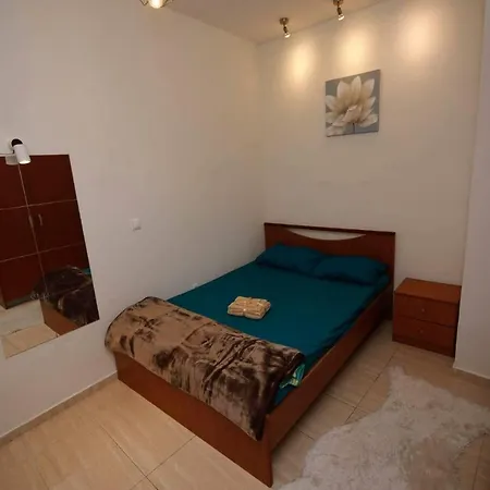 διαμερισμα με κηπο στο κεντρο Thessaloniki