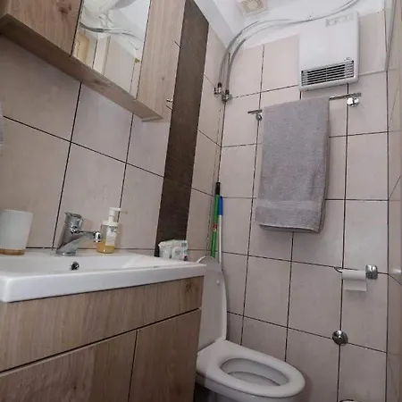 Apartment διαμερισμα με κηπο στο κεντρο *