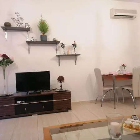 διαμερισμα με κηπο στο κεντρο * Thessaloníki