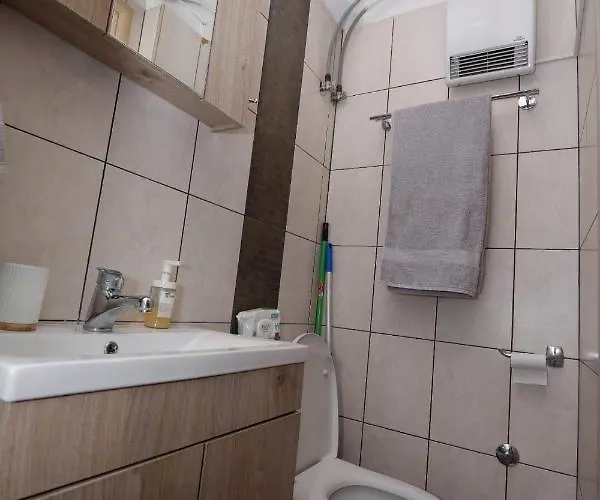 Apartment διαμερισμα με κηπο στο κεντρο *