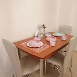 διαμερισμα με κηπο στο κεντρο 公寓 *